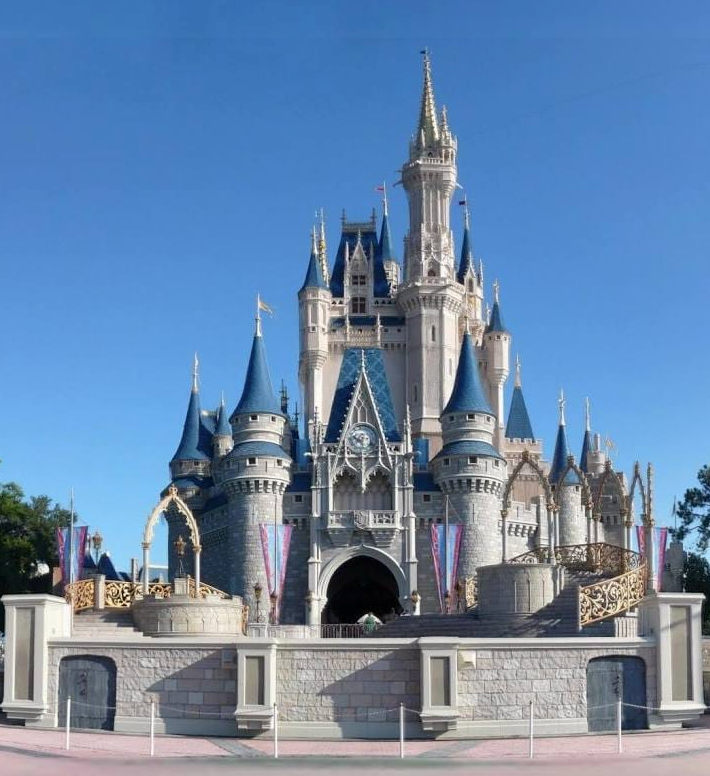 cinderellas castle in magic kingdom disney world