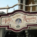 tonys townsquare restaurant table service magic kingdom